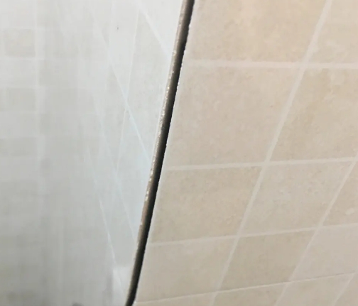 白城市瓷砖空鼓维修公司分享阳台瓷砖脱落的修复过程可以分为以下几个步骤